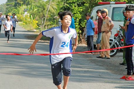 Lê Trần Quan Huy (Trường THCS Cái Ngang) về nhất nội dung thiếu niên nam.