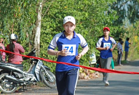 Nguyễn Khánh Linh (Trường THPT Phan Văn Hòa) về nhất nội dung thanh niên nữ.