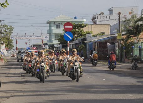 Cảnh sát giao thông tăng cường tuần tra kiểm soát trên các tuyến đường.