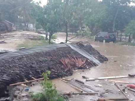  Sóng thần bất ngờ tàn phá vùng bờ biển quanh Eo biển Sunda, Indonesia tối 22/12/2018. (Nguồn: BPBD Serang/ TTXVN)