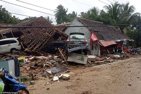 Hiện trường sau sóng thần ở Indonesia.