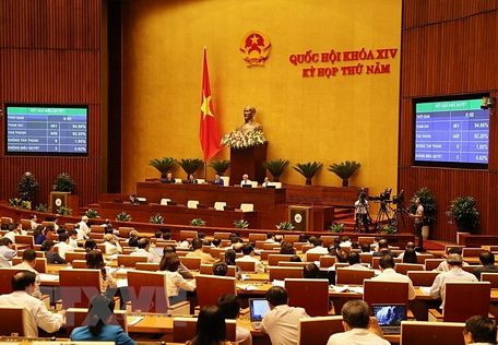 Quốc hội biểu quyết thông qua Luật An ninh mạng. (Ảnh: Dương Giang/TTXVN)