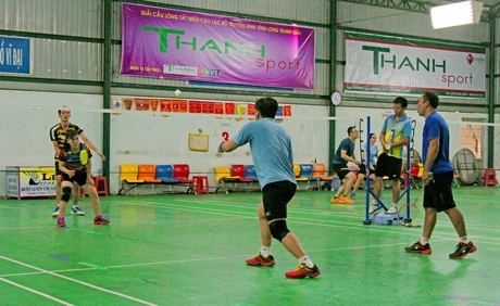 Quang cảnh thi đấu 2 cặp tranh bán kết.