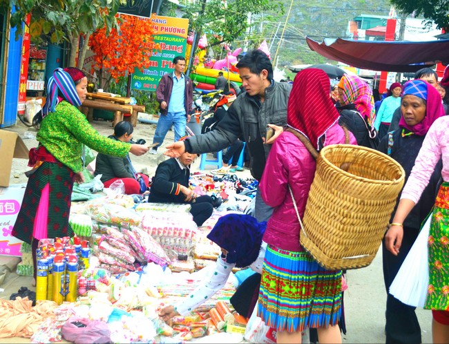 Nhiều phiên chợ ở vùng cao Tây Bắc thường chỉ họp một ngày vào thứ bảy hoặc chủ nhật hàng tuần.