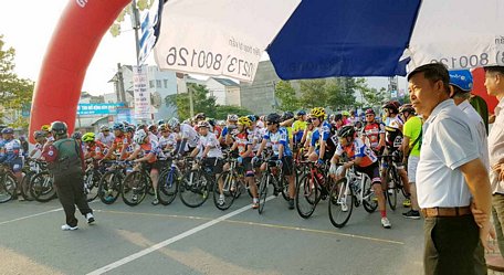 Các tay đua xuất phát nội dung cao tuổi.
