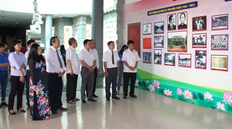 Triển lãm giới thiệu thân thế và công lao to lớn của đồng chí Phạm Hùng với sự nghiệp cách mạng nước nhà. 