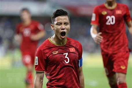 Đội trưởng Quế Ngọc Hải ghi bàn nâng tỷ số lên 2-0 cho đội tuyển Việt Nam. (Ảnh: Hoàng Linh/TTXVN)