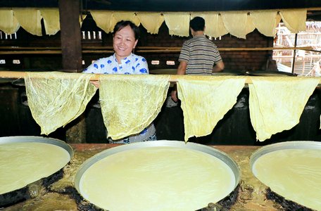 Làng nghề tàu hủ ky Mỹ Hòa có hơn trăm năm tuổi nhờ thế hệ con cháu biết lưu giữ cái nghề truyền thống của cha ông.