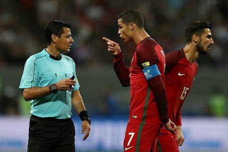  Trọng tài Alireza Faghani từng rút 6 thẻ vàng cho tuyển Việt Nam khi gặp Malaysia ở chung kết AFF Suzuki Cup 2018
