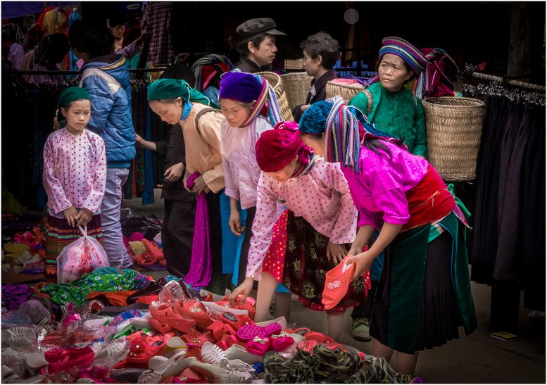 Một buổi họp chợ phiên Sà Phìn.
