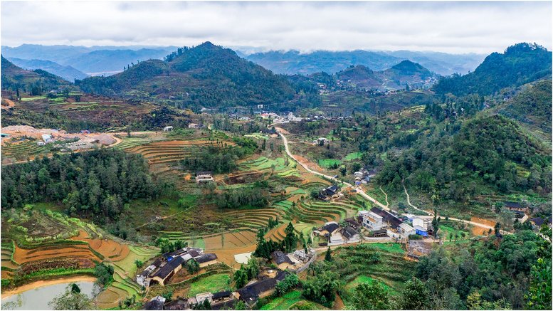    Xóm nhỏ người Giáy trong bản của các dân tộc tại xã Lũng Cú.