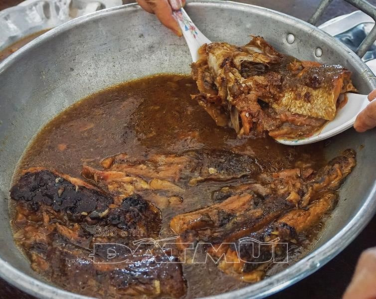 Mắm lóc chưng.