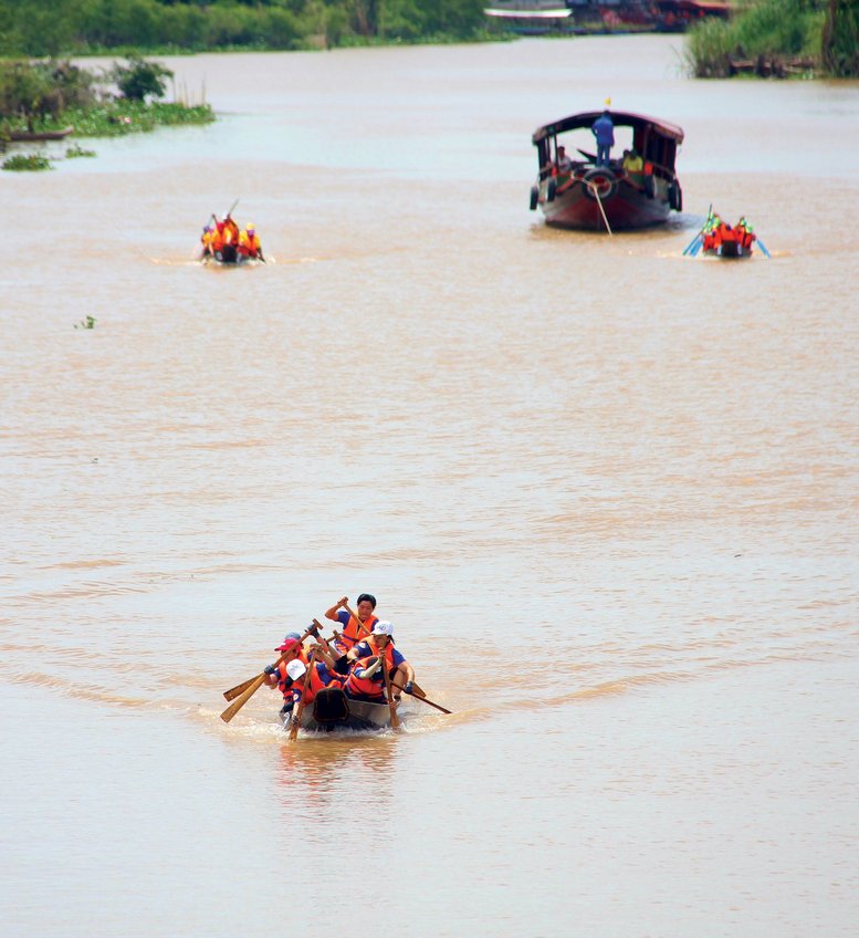 Rộn ràng hội Đua ghe tam bản ở cù lao An Bình.