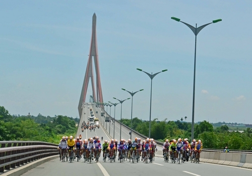 Về miền Tây. Ảnh: DƯƠNG THU