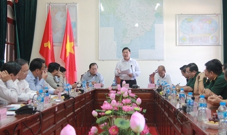 Ban Thường vụ Tỉnh ủy làm việc với Bộ Chỉ huy Quân sự tỉnh.