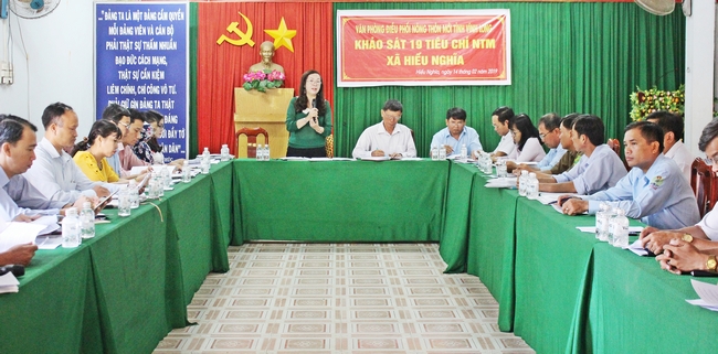 Đoàn khảo sát làm việc tại xã Hiếu Nghĩa.
