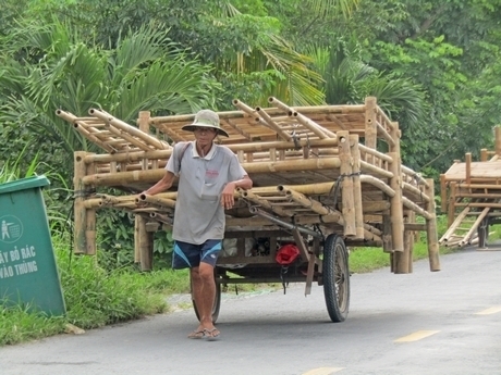 Xe “cầm lô” trên QL54 (đoạn qua huyện Trà Ôn- Vĩnh Long).