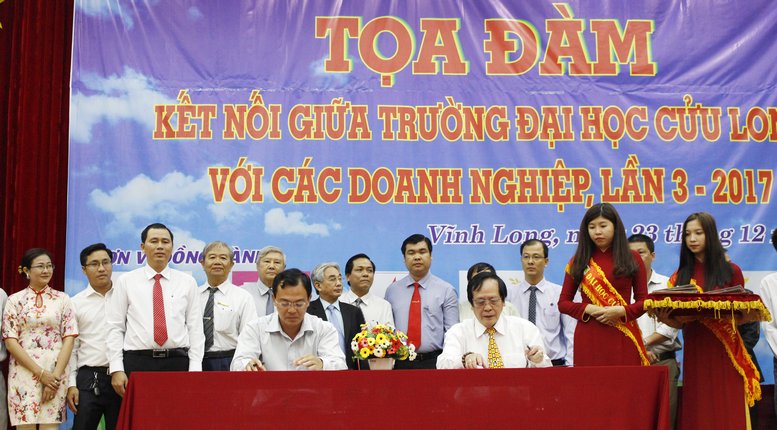 Trường mở rộng quan hệ hợp tác với nhiều doanh nghiệp, qua đó tạo cơ hội việc làm cho sinh viên. Theo kết quả thống kê của Trung tâm Hỗ trợ sinh viên và Quan hệ doanh nghiệp của trường, tỷ lệ sinh viên khóa 14 (2014- 2018) vừa tốt nghiệp có việc làm là 98%.