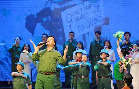 Tiết mục văn nghệ tại chương trình. (Ảnh: Thành Đạt/TTXVN)
