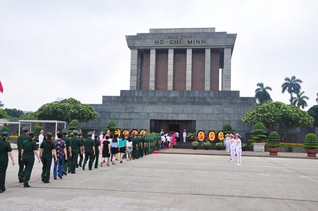 Ngành du lịch có thể tổ chức các tour miễn phí, gợi ý về các điểm tham quan mà các nguyên thủ quốc gia thường đến thăm như Văn Miếu, chùa Trấn Quốc, Hồ Tây, lăng Chủ tịch Hồ Chí Minh... Ảnh: Thanh Huống