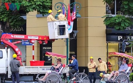 Hãy để khách quốc tế đến với chúng ta và ra về với tình cảm ấm áp (Ảnh: Thiên Bình/VOV.VN)