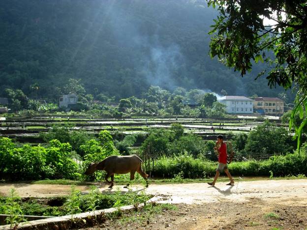 Cuộc sống thảnh thơi, vui thú với núi rừng của bà con người dân tộc Thái.