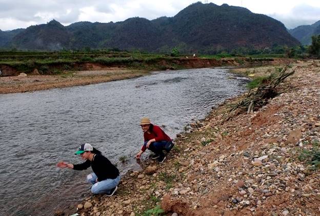 Suối nguồn nơi đây quanh năm tuôn chảy.