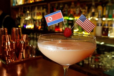 Loại cocktail có tên gọi “Đàm phán Hòa bình”. Ảnh: Reuters