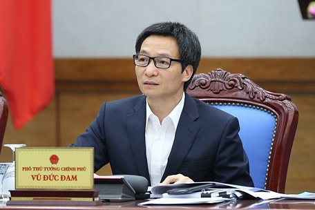 Phó Thủ tướng Vũ Đức Đam chỉ đạo Bộ GDĐT tách bạch khâu biên soạn nội dung với khâu in ấn, phát hành SGK. Ảnh: TL