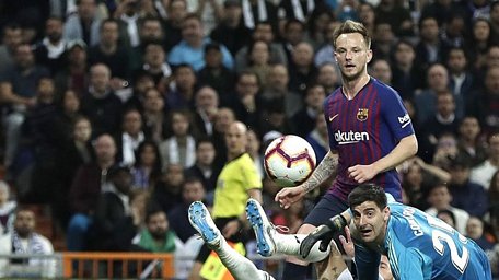 Rakitic ghi bàn duy nhất giúp Barcelona đánh bại Real Madrid. (Nguồn: Barca Blaugranes)