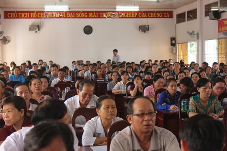 Một buổi đối thoại trực tiếp giữa cơ quan BHXH với người dân về BHYT hộ gia đình, BHXH tự nguyện.