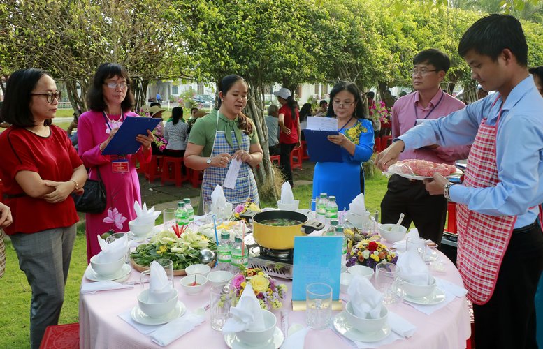 Ngoài giải khuyến khích, Báo Vĩnh Long đạt thêm giải phụ là giải thuyết trình hay nhất.