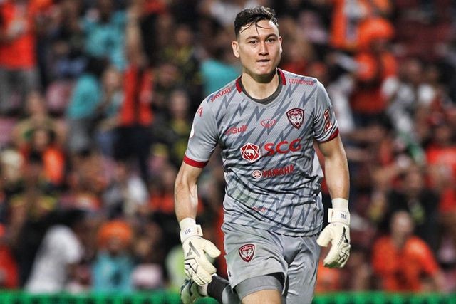 Văn Lâm có màn trình diễn ấn tượng cùng Muangthong United