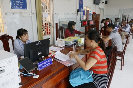 Nhờ làm tốt công tác dân vận chính quyền đã hạn chế sự nhũng nhiễu, gây phiền hà, cho người dân.