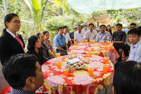 Đoàn đến chia buồn cùng gia đình anh Hồ Tân Lập.