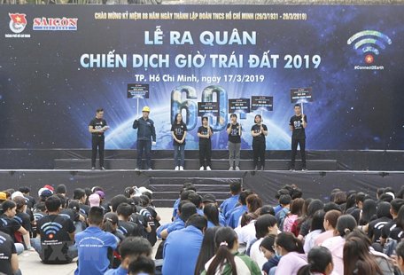  Các nhóm tình nguyện viên ra quân khởi động chiến dịch Giờ Trái đất 2019. (Ảnh:Hoàng Hải/TTXVN)