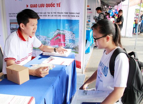 Bỏ công nghiên cứu kỹ những ngành học mà mình thích từ chương trình học đến học phí, cơ hội việc làm.