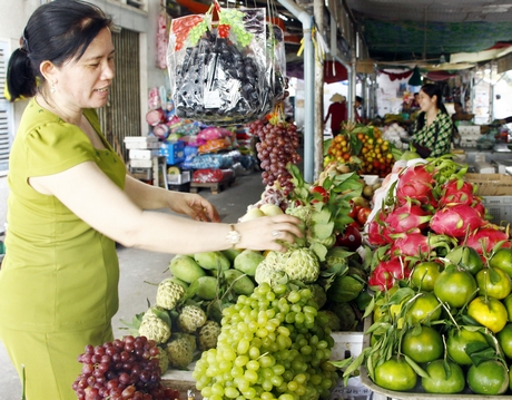 Trái cây hút hàng mùa nắng nóng.