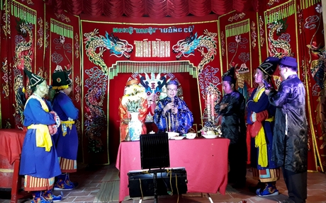 Thỉnh Tiền hiền, Hậu hiền, Tiền vãng, hương chức về chánh điện.