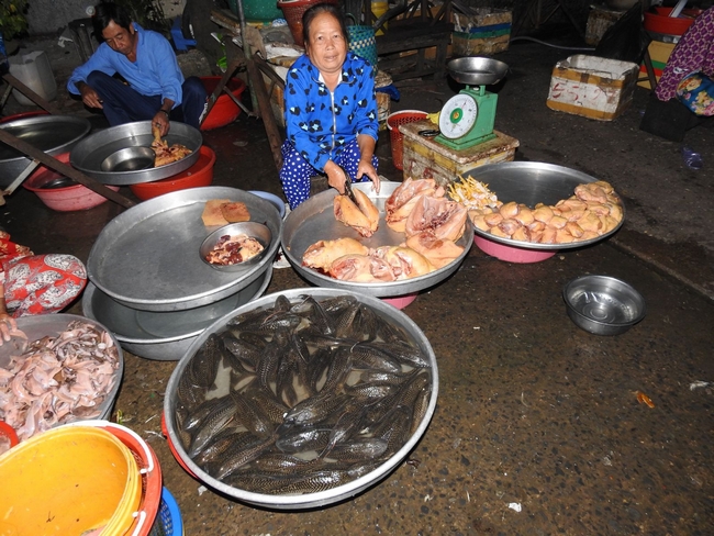 .... và không thể thiếu lươn đồng và cá lau kiếng.