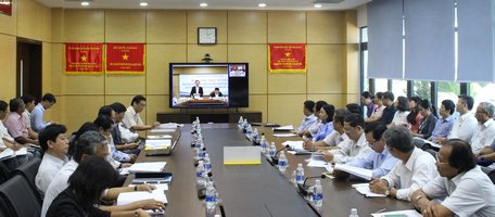 Đại biểu tham dự hội nghị tại điểm cầu Vĩnh Long.