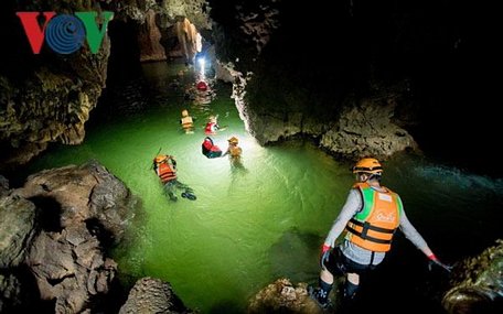  Hang động ở Phong Nha- Kẻ Bàng.