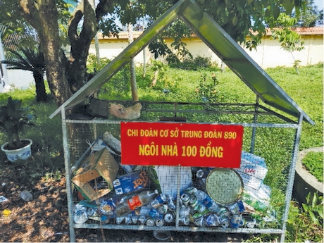 Mô hình “Ngôi nhà 100 đồng” của Đoàn cơ sở Trung đoàn 890.