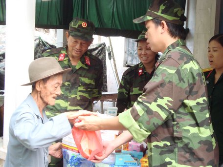 Thực hiện tốt các chính sách hậu phương quân đội góp phần cùng địa phương xây dựng nông thôn mới.