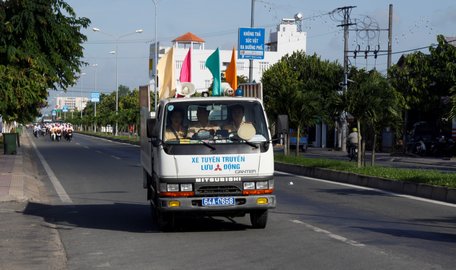  Tăng cường tuyên truyền pháp luật về trật tự ATGT để nâng cao ý thức chấp hành pháp luật của người tham gia giao thông.