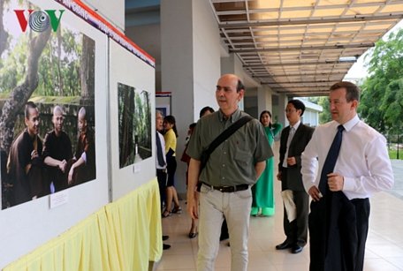 Nhiều bức ảnh mang đậm nét văn hóa, công trình kiến trúc độc đáo, tiêu biểu của hai nước Pháp và Việt Nam được triển lãm tại đây.