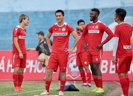  Tuấn Anh (11) đang sát cánh cùng đồng đội HAGL tại V-League. Ảnh: MINH TRẦN