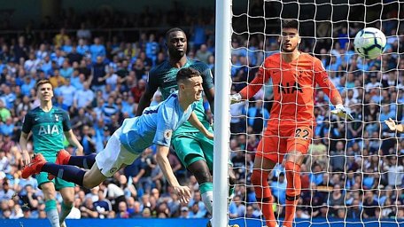  Philip Foden giúp Man City đánh bại Tottenham.