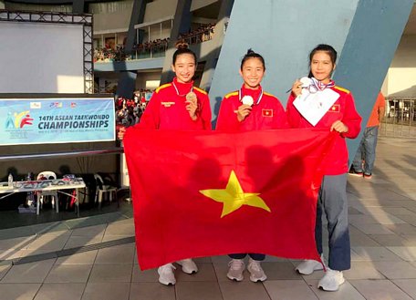 Các VĐV Taekwondo Vĩnh Long giành huy chương tại Giải Taekwondo Đông Nam Á 2019.