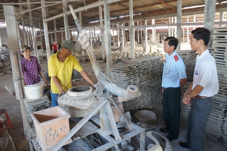 Doanh nghiệp và người lao động phải xem việc thực hiện nghiêm túc các quy định về an toàn vệ sinh thực phẩm, phòng chống cháy nổ là nhiệm vụ trọng tâm, thường xuyên.